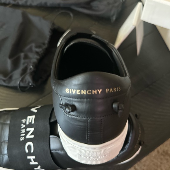 GIVENCHY PARIS URBAN STREET SNEAKERS WHITE/BLACK - Picture 11 of 15